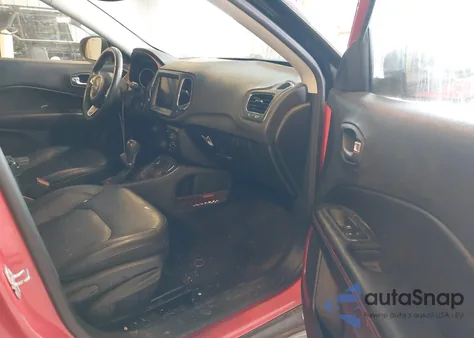 2018 Jeep Compass Trailhawk 4X4 из США, поврежденный, VIN 3C4NJDDB4JT169366